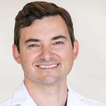 From Artist to Scuba Diver to Traveling Surgeon: Plastic Surgeon and Influencer, Dr. Ross Blagg Does it All