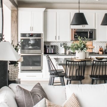 Get the inside Scoop on Nicole Francis and Her Astonishing Faux Farmhouse